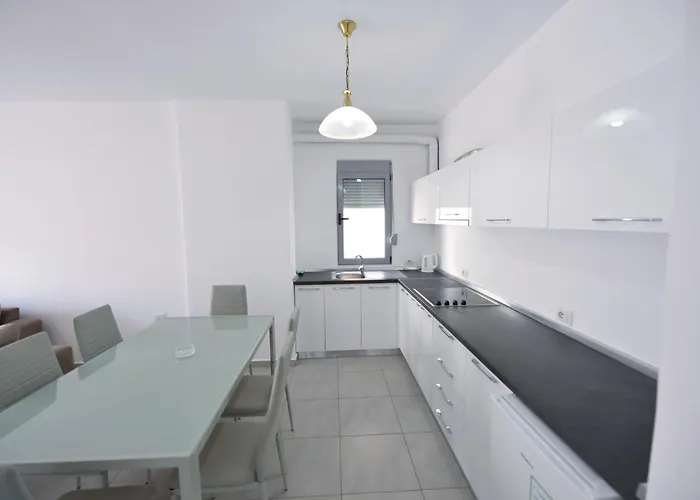 Apt Sarandë