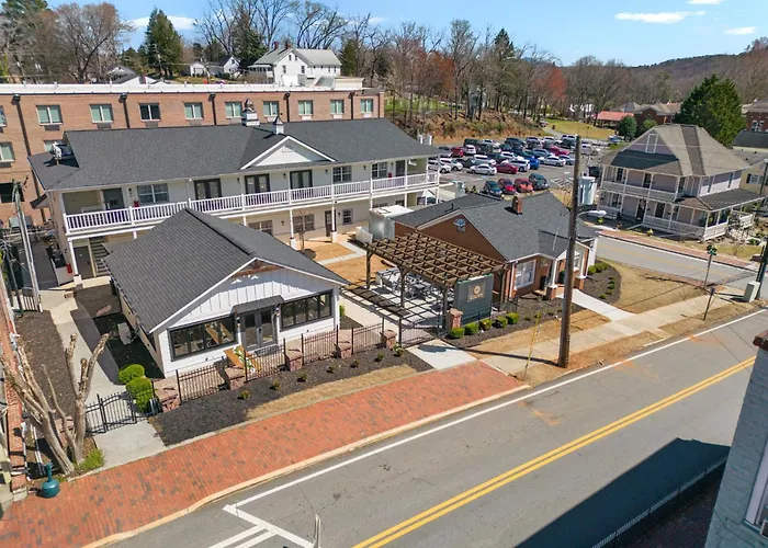 27 On Park Boutique Hotel & Venue Dahlonega