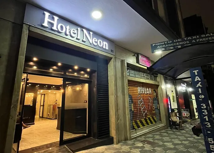 Hotel Neon - próximo a 25 de março, Bom Retiro e Brás, á 2min do mirante Sampa SKY e pista de skate Anhangabaú São Paulo