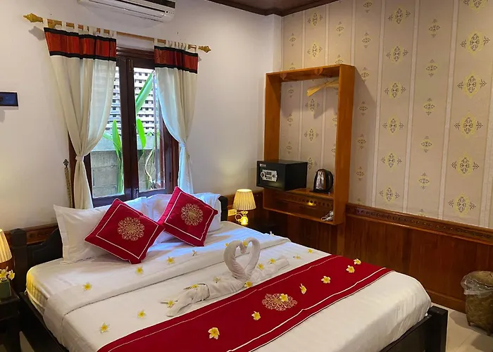 Golden Lotus Place หลวงพระบาง