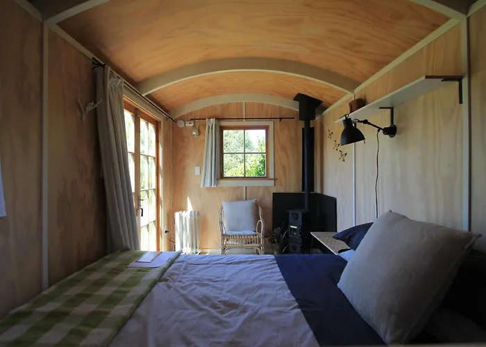 The Bird Hide - Rustic Luxury By The Water Hotel Dunedin