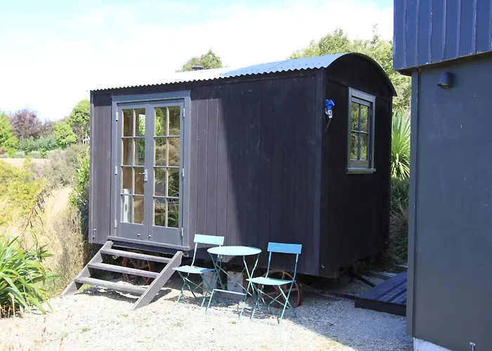 The Bird Hide - Rustic Luxury By The Water Hotel Dunedin