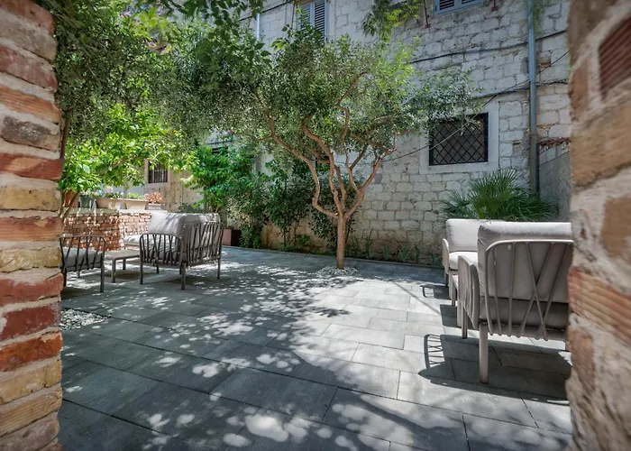 Azur Palace Luxury Rooms Split