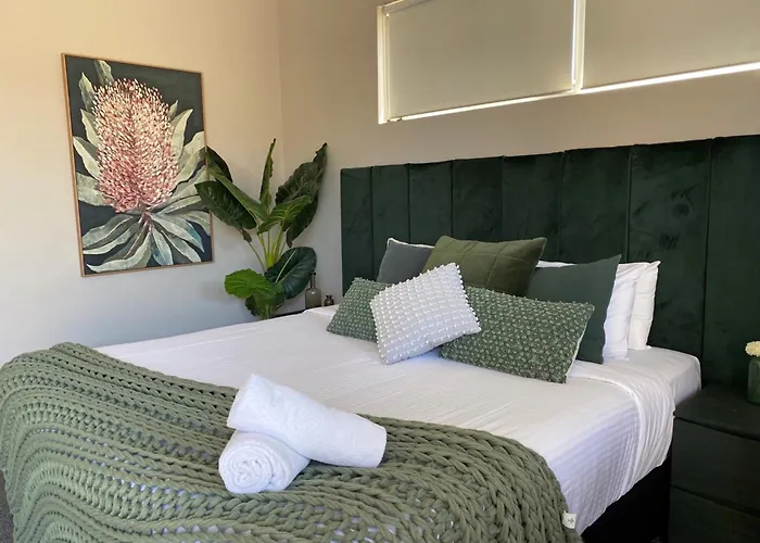 Maand Up Fremantle Hotel