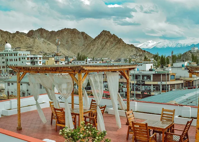 Hotel Lingzi - At The Mall Road & Newly Renovated Leh