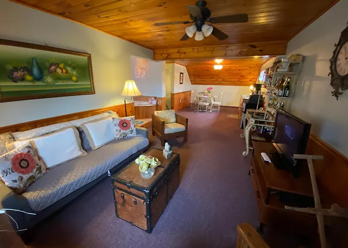 Savannah House Wine Country Inn & Cottages Himrod