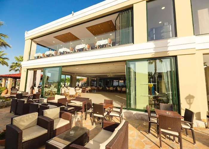 Robolla Beach Aparthotel Roda 
