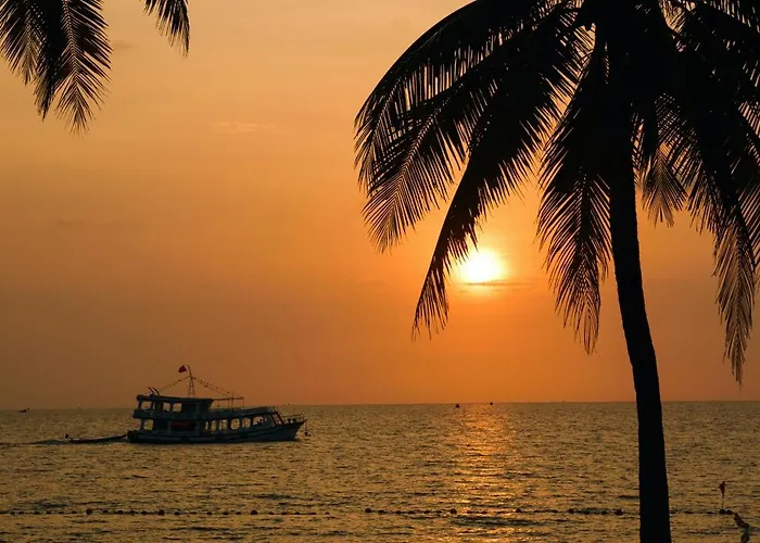 Kosmos Apart Hotel Phu Quoc - Night Market & Walkin To Beach