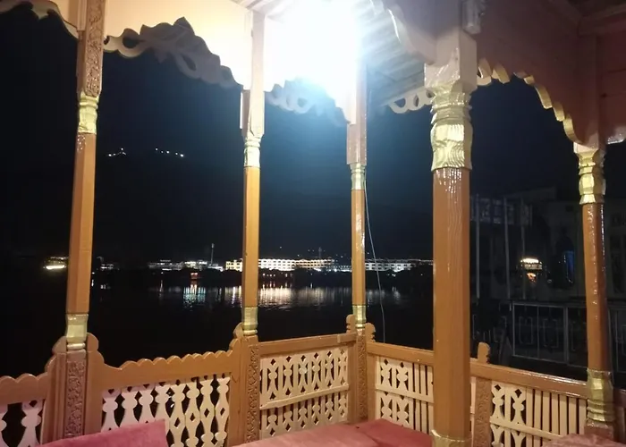 Houseboat New Jahangir And Morning Car Srinagar 