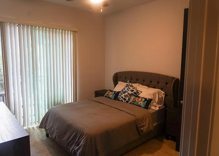 Luxury Designed 2 Bedrooms Part Hotel In Woodland Hills Ca Los Angeles