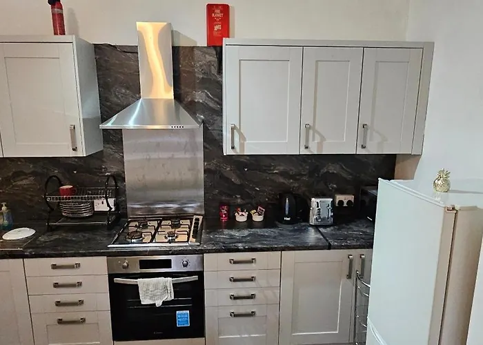The Luxe - Entire House Hotel Huddersfield