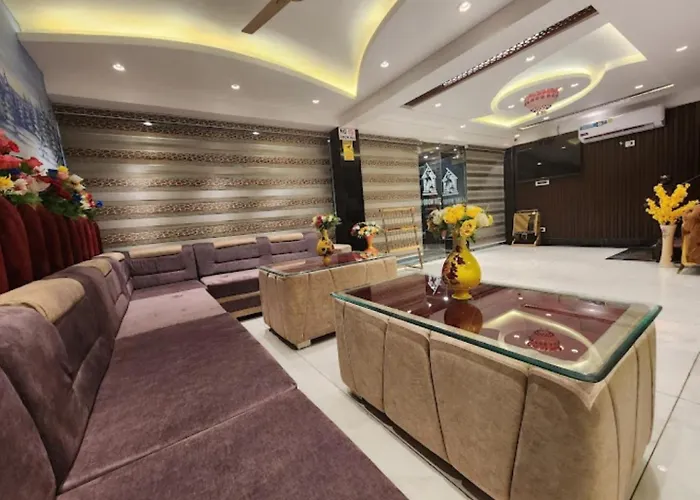 Hotel Limewood Inn , Srinagar