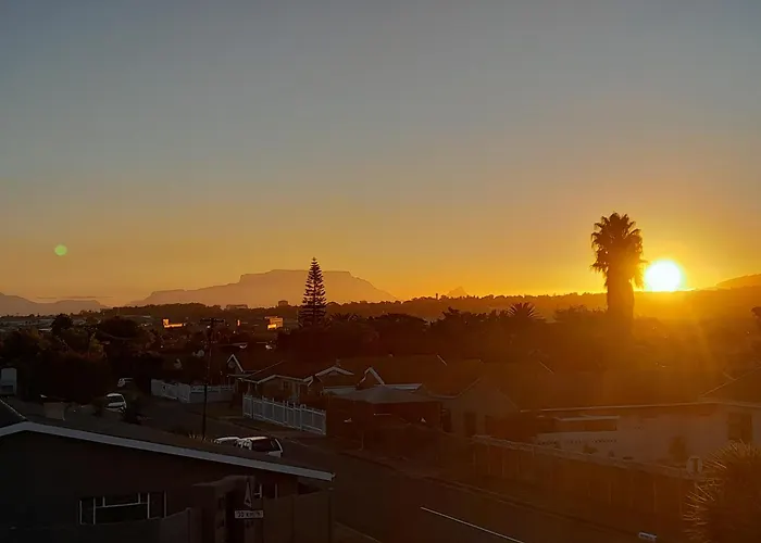 The Rustic Oak Guesthouse Cape Town