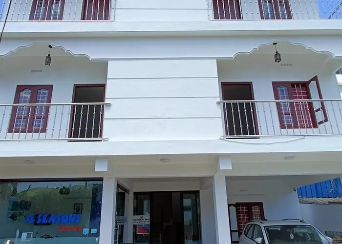 Pranav 4 Seasons Hotel Munnar