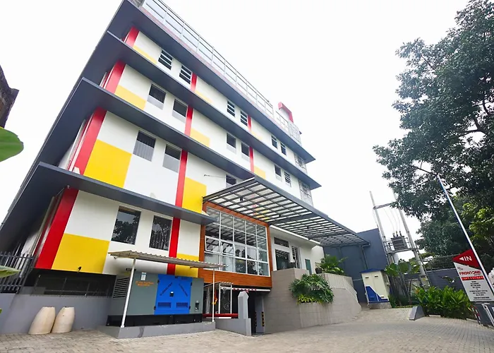 Front One Hotel Pasir Koja Bandung