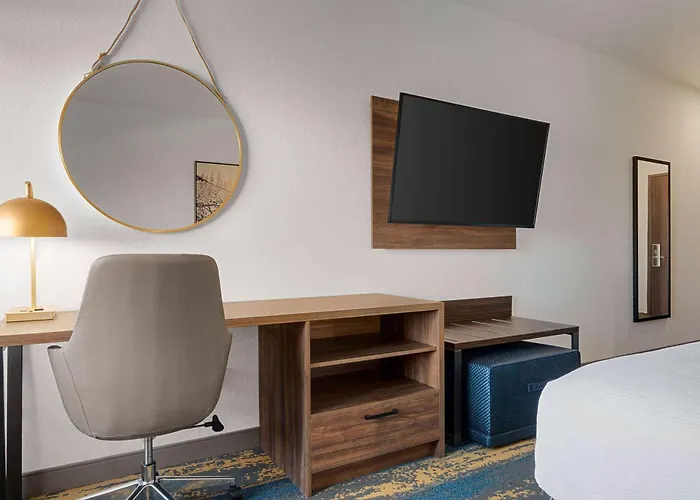 La Quinta Inn & Suites By Wyndham Denver Parker
