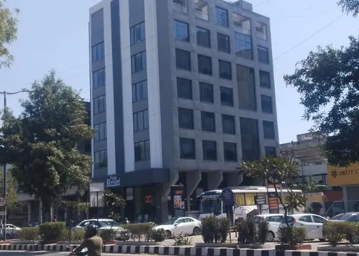 Pride Biznotel Alkapuri Near Vadodara Airport