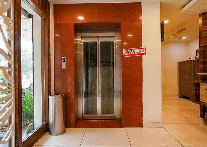 Fabhotel V Grand - Vijayawada Railway Station - 900M