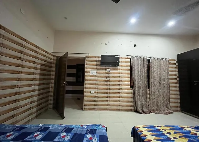 Radhikaa Residencyy Hotel Vrindavan