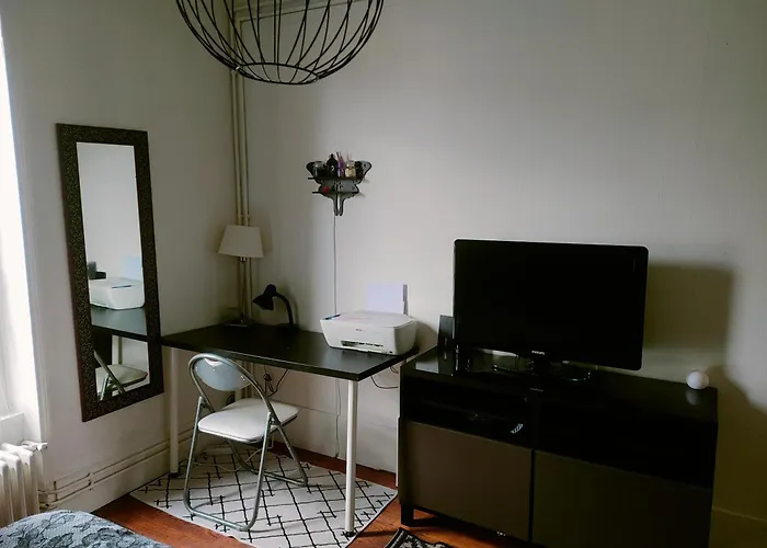 Chambre vu sur la tour Eiffel Paris