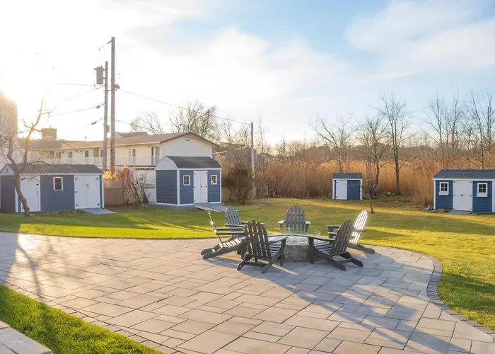 935 Ocean, A Beachside Inn Hampton