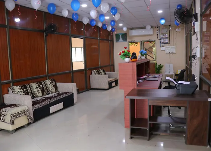 Hotel Diamond Ac Dormitory And Guest House Surat