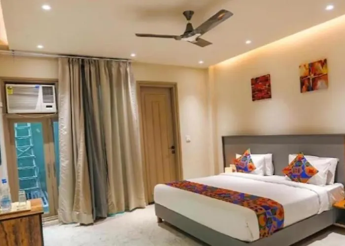 Hotel Global Corporate Noida