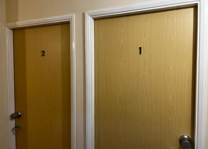 Crownford Guesthouse - Close To Hanley Centre And University Stoke-on-Trent