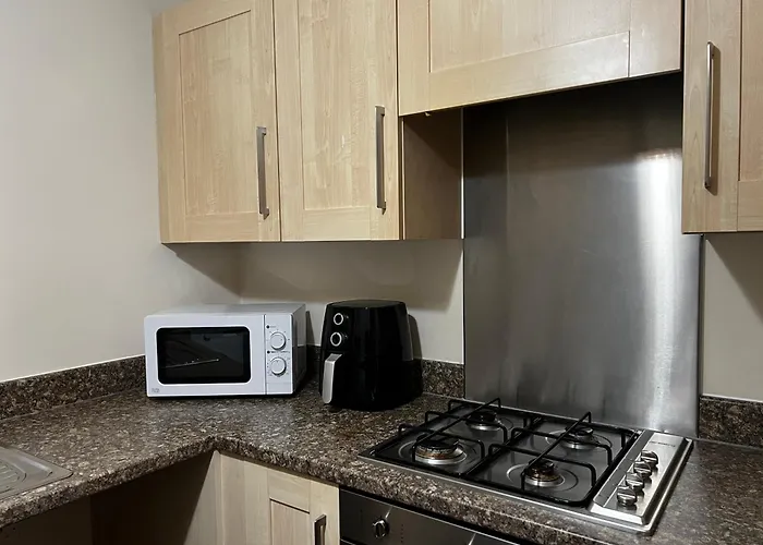 Crownford Guesthouse - Close To Hanley Centre And University Stoke-on-Trent