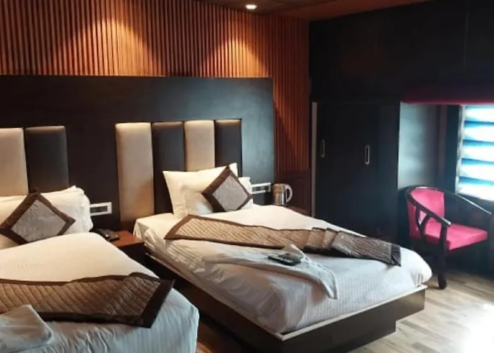 Hotel Limewood Inn , Srinagar