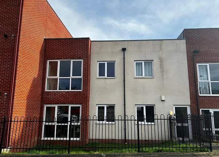 Crownford Guesthouse - Close To Hanley Centre And University Stoke-on-Trent