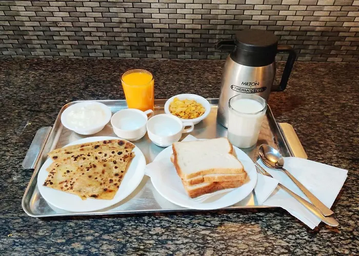 Goroomgo Hotel Manurama Ruby Kolkata