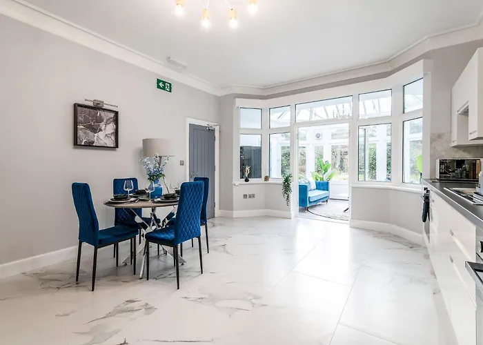 12 Elmwood Hotel Harrow