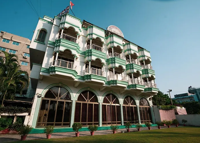 Hotel Girdhar Mahal Indore