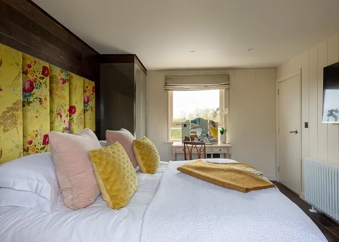 The Lookout Rye Hotel