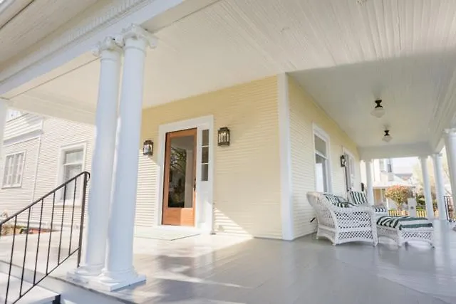 Clifton House - Panorama - Queen Suite, Sleeps 4, River Views Natchez
