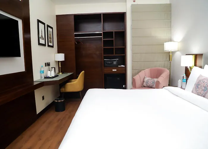 Peninsula The Boutique Hotel Panchkula