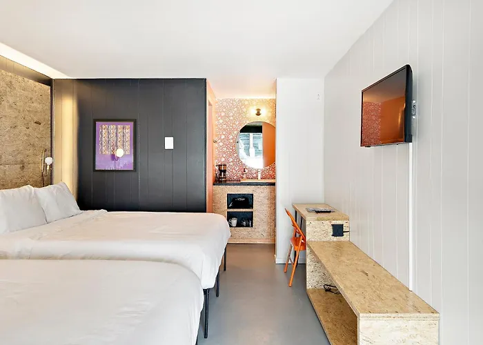 The Brooks Motel Hillsdale