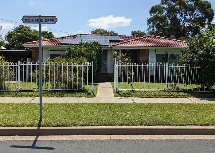 Bidwill Gardens - 2 Rooms A Private Room With A King-Size Bed Or Open Lounge Room Floor Mattress Shared Bathroom Free Kitchen Essentials Free Laundry Facilities Fast Nbn Wifi Hdtv Netflix, Youtube, Kayo Meal And Transport Service Available Sydney