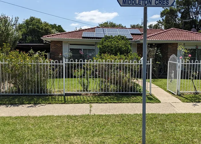 Bidwill Gardens - 2 Rooms A Private Room With A King-Size Bed Or Open Lounge Room Floor Mattress Shared Bathroom Free Kitchen Essentials Free Laundry Facilities Fast Nbn Wifi Hdtv Netflix, Youtube, Kayo Meal And Transport Service Available Sydney