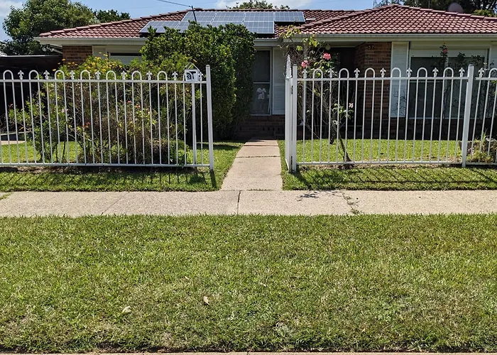 Bidwill Gardens - 2 Rooms A Private Room With A King-Size Bed Or Open Lounge Room Floor Mattress Shared Bathroom Free Kitchen Essentials Free Laundry Facilities Fast Nbn Wifi Hdtv Netflix, Youtube, Kayo Meal And Transport Service Available Sydney