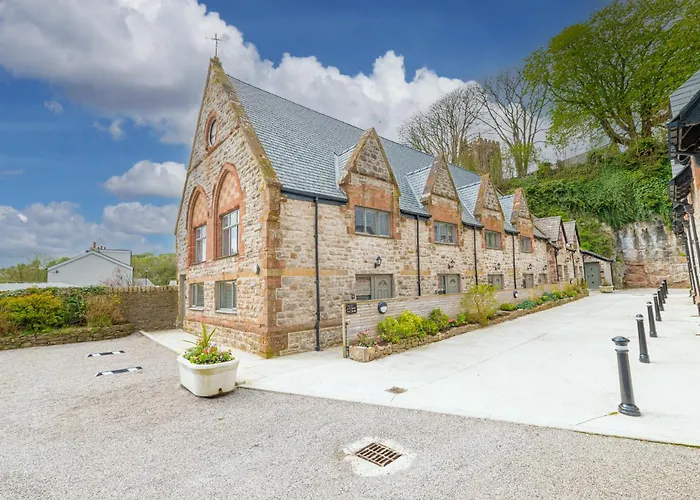 Chequers Lodge- Dalton-In- Furness- Self Check In- For Professionals And Tourists