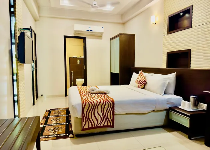 Shree Narayana Hotel-Bar-Rooftop Terrace-Disc!! 50 Mtr From Bus Stand Udaipur
