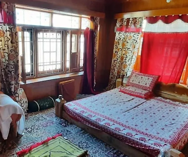 Gurez Retreat Hotel Kanzalwan