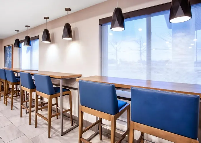 Holiday Inn Express Hotel & Suites - Belleville Area By Ihg