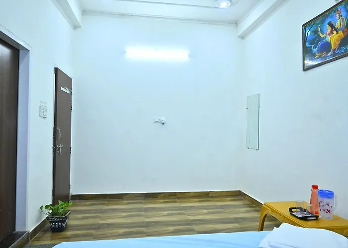 Pitambara Dham Hotel Vrindavan