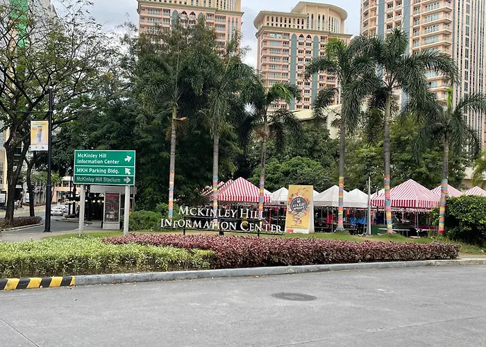 Luxury 1Br Unit With Pool At Venice Luxury Residences, Tower Domenico, Mckinley Hill, Taguig City