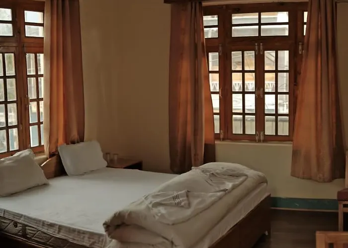 Hotel Lonchay Residency Leh