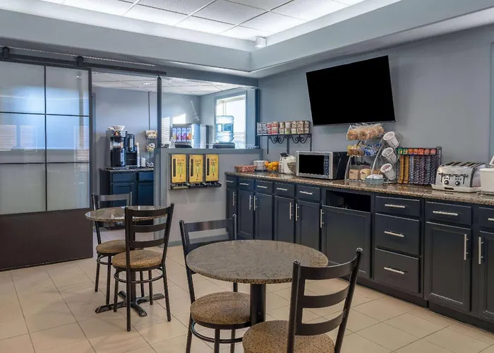 Super 8 By Wyndham Edmonton International Airport Hotel Leduc