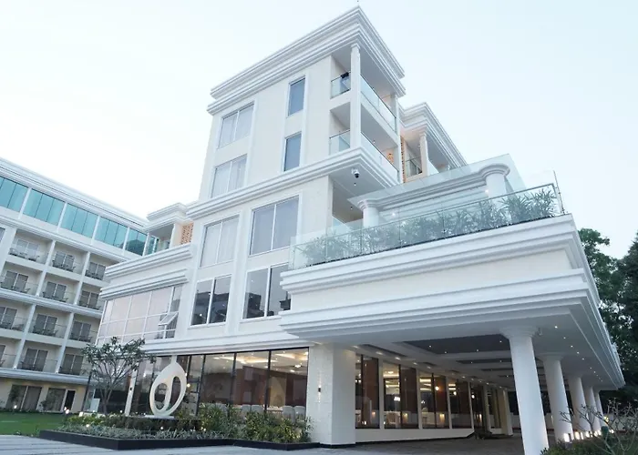 Antique Regency !! Luxurious Hotel In Digha !!